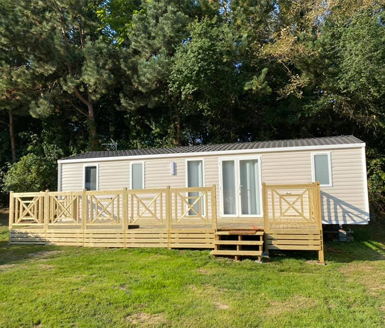 L’entreprise Franck Dupont spécialisée dans la réparation de mobil-home dans la Somme propose l’installation de terrasses couvertes, auvents, toiles, soubassements et abris de jardin